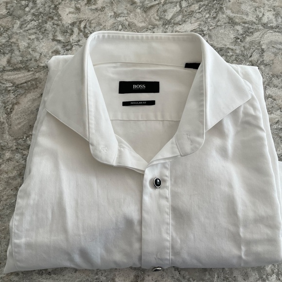 Hugo Boss Tuxedo with Boss Tuxedo Shirt, Buttons, Cufflinks and Bow Ties - Picture 8 of 12